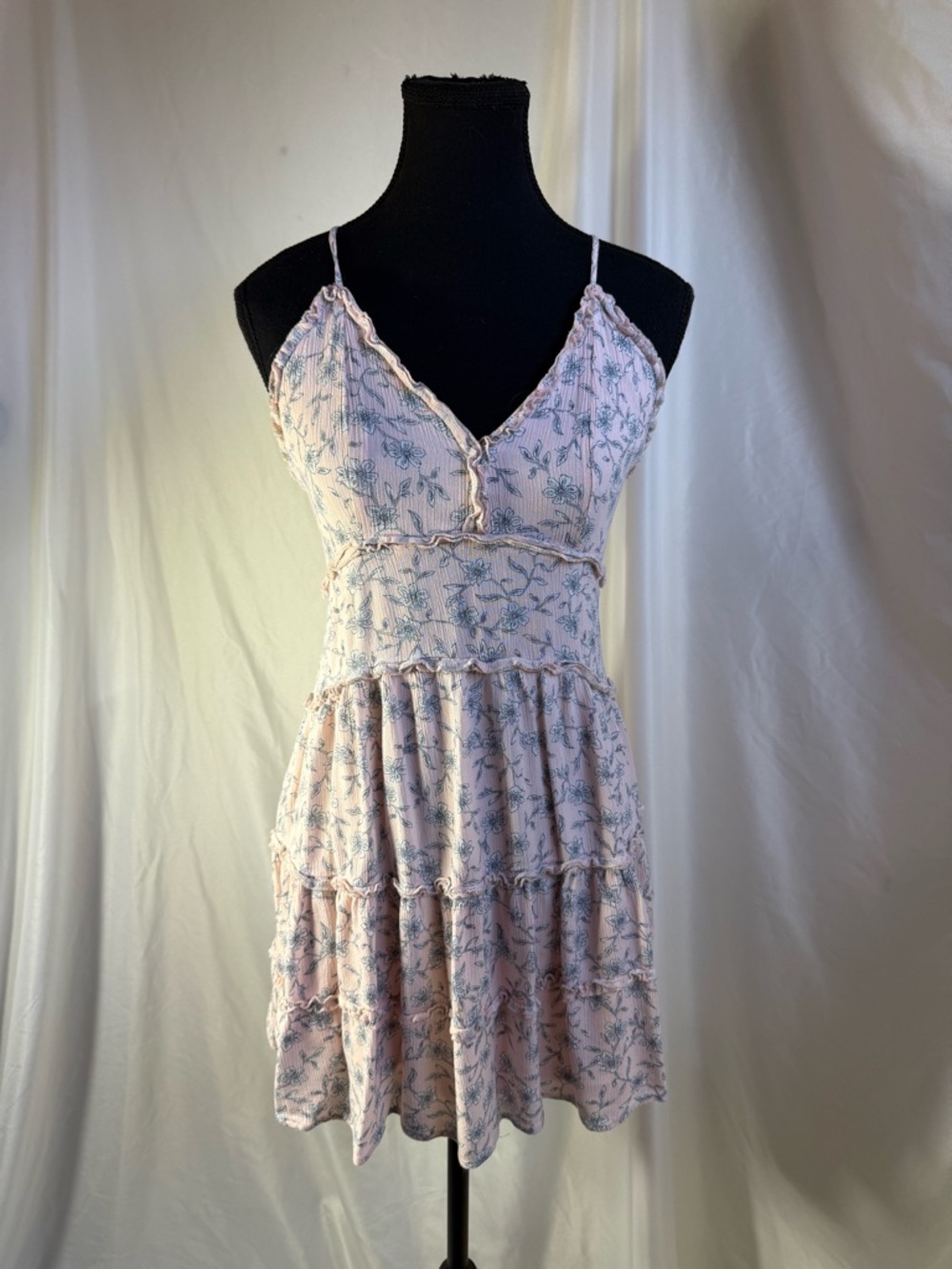 Pink Floral Tiered Sundress with Lace Trim - Picture 2 of 8